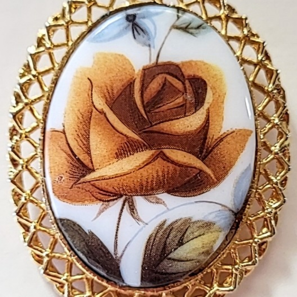 MILK GLASS TRANSFERWARE GOLDEN BROWN ROSE PIN BROOCH - VINTAGE - Picture 2 of 7